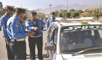 यात्रुसँग बढी भाडा लिने २६ जना ट्याक्सी चालक प्रहरीको फन्दामा