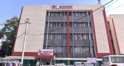 अस्पताल प्रशासनको लापरवाहीले बिरामीहरु मर्कामा