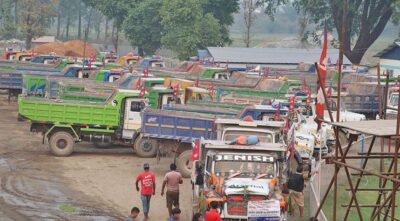 क्रिकेट रंगशालालाई ५३ टिपर निर्माण सामग्री सहयोग क्रिकेट रंगशालालाई ५३ टिपर निर्माण सामग्री सहयोग