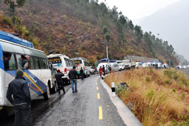 बीपी राजमार्ग बन्द: यात्राअघि प्रहरीसँग समन्वय गर्न अनुरोध