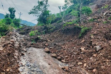 बाढी–पहिरोले देशभरका सडक प्रभावित, त्रिशूली–मेलुङदेखि मुगु–गमगढीसम्म सडक अवरुद्ध
