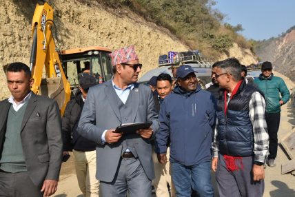 बाढीले क्षतिग्रस्त बीपी राजमार्गको मन्त्री चौलागाईंद्वारा निरीक्षण, वर्षाअघि नै सञ्चालन योग्य बनाउन निर्देशन