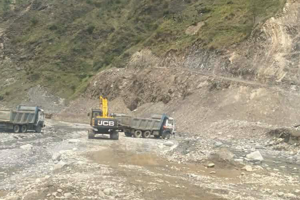 बाढीपछि अवरुद्ध बीपी राजमार्ग ३ दिनपछि सञ्चालन