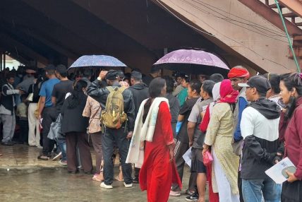 नाम टिपाउन रंगशालामा पुगे नयाँ सुकुमबासी, अपेक्षाभन्दा बढीको नाम दर्ता