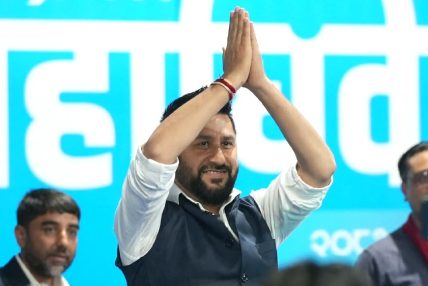 प्रतिनिधिलाई तोकिएको पाँच हजार स्वेच्छिक बनाइएको सभापति लामिछानेको घोषणा