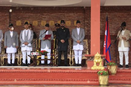 सुधन गुरुङ र महावीर पुनले लिए शपथ