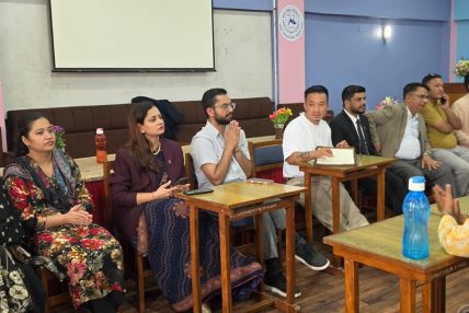 गृहमन्त्रीसहित मन्त्रीहरू होल्डिङ सेन्टरको अवलोकनमा