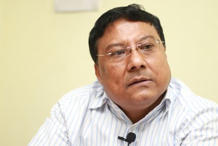 पत्रकार श्रेष्ठलाई हतकडीसहित जिल्ला अदालतमा उपस्थित गराइयो