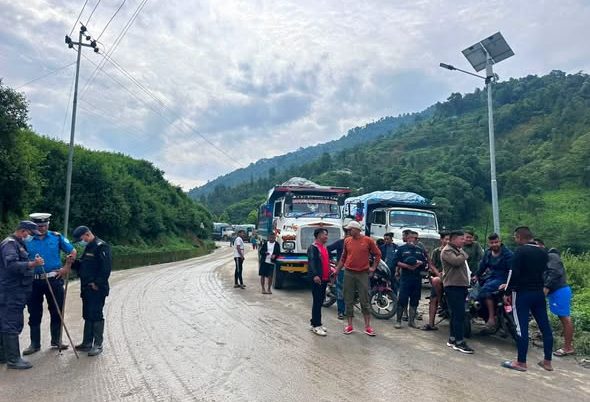 बञ्चरेडाँडामा फेरि फोहोर संकट : १५ दिनभित्र माग पूरा नभए विसर्जन रोक्ने स्थानीयको चेतावनी