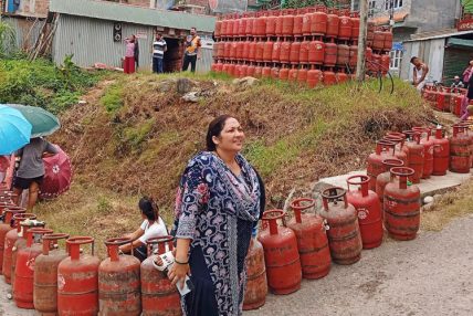 ग्यासको कृत्रिम अभाव हुन नदिन डिलरको अनुगमन