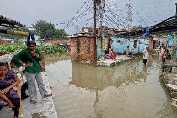भारतमा भारी वर्षापछि बाढी, उत्तर प्रदेशमा ६२ जनाको मृत्यु