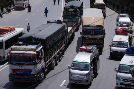 राजमार्ग अवरुद्ध हुँदा काठमाडौँमै रोकिए सार्वजनिक सवारी