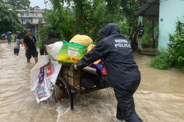 नारायणी नदीले खतराको तह पार गर्‍यो, तटीय क्षेत्रका बासिन्दालाई सुरक्षित स्थानमा जान आग्रह