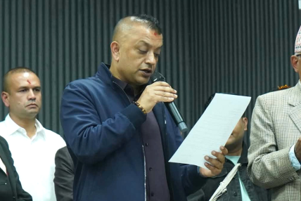 गगन थापाले लिए कांग्रेस सभापतिको शपथ
