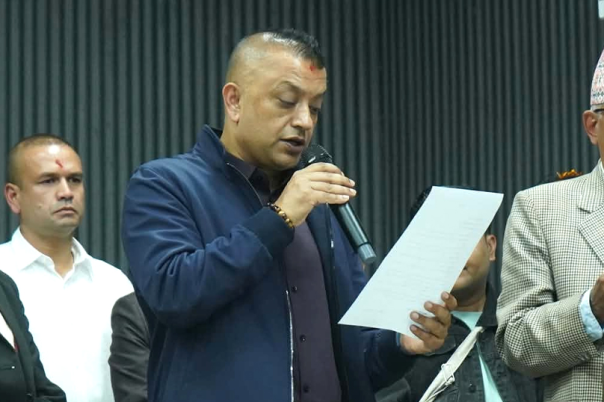 गगन थापाले लिए कांग्रेस सभापतिको शपथ